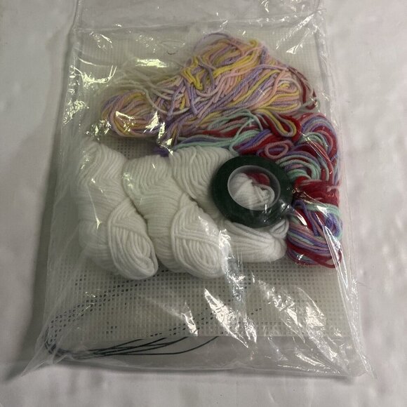 Mary Maxim Plastic Needlepoint Pansies Kit Spring Craft No 78219 - Picture 7 of 8